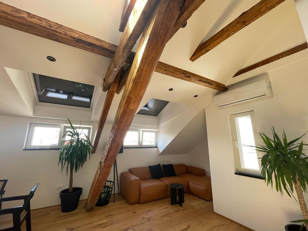 Split Rooftop Loft Экстерьер фото